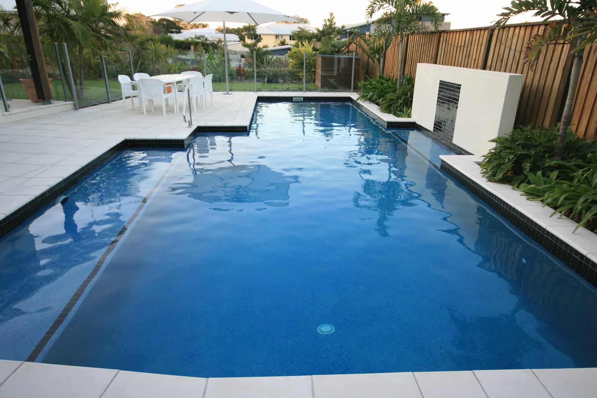 Photo of pool using Glass Pebble Products